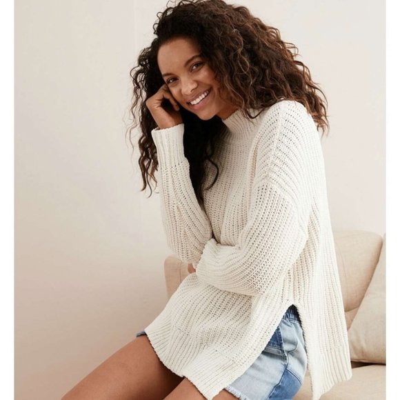 aerie Sweaters - ❤️SOLD❤️Aerie Oversized Chenille Turtleneck Soft